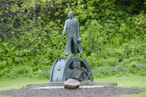 Spomenik Nikoli Tesli u "turbo" kružnom toku? - B92