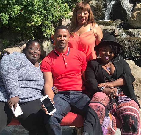 Jamie Foxx's Younger Sister DeOndra Dixon Dies at 36