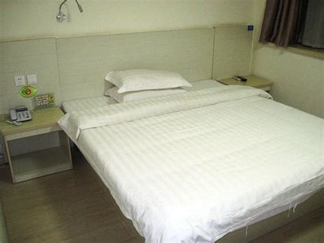 365 TIANYI CHAIN HOTEL HEZE HUAYING ROAD - Motel Reviews, Photos, Rate ...
