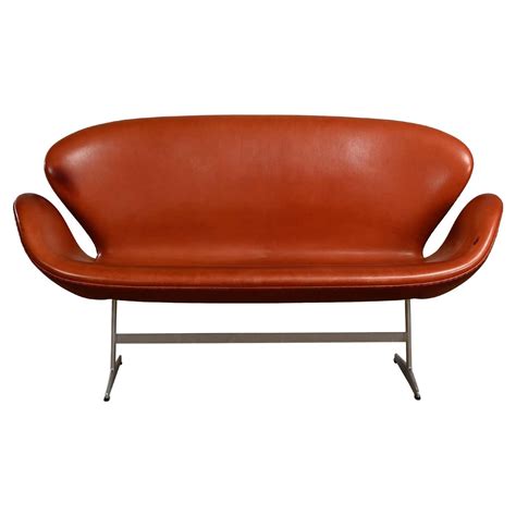 Arne Jacobsen Swan Sofa in Grace Walnut Leather for Fritz Hansen, Denmark 1958 For Sale at 1stDibs