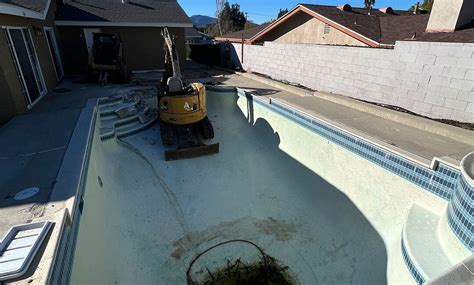 Pool Demolition Process 的图像结果