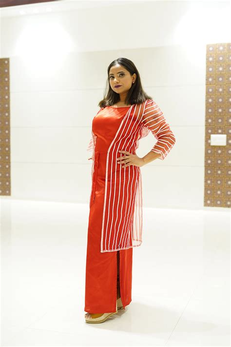 Shrug-Colour:Red – chaitasri