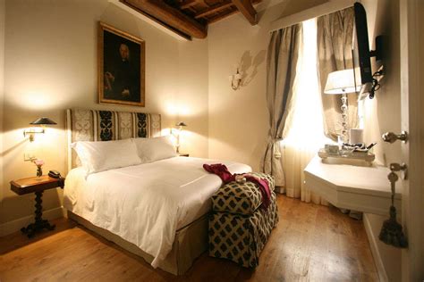 Crossing Condotti, Rome - TimesTravel