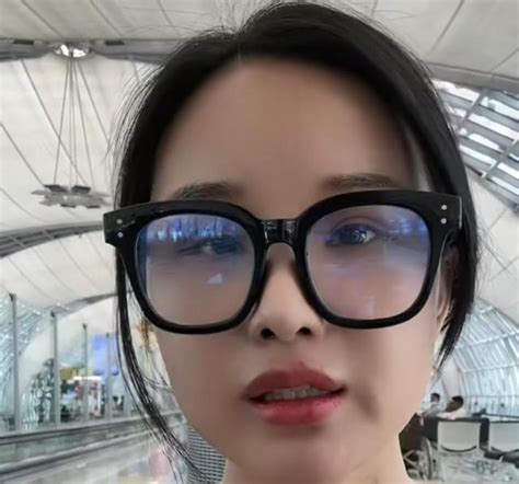 女网红泰国失联后现身：但机场视频存在5大疑点，生命安全引担忧 | 新加坡新闻