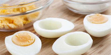 Here Are 4 Reasons Why Eating Egg Whites Might Be Harmful For You ...