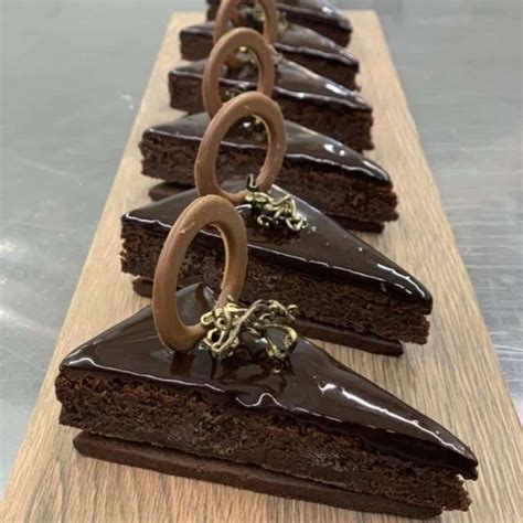 Flourless Chocolate Brownies (6 Pack) – Cake Cart