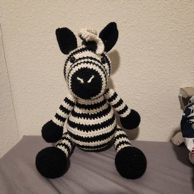 Alien Knitting Pattern 的图像结果