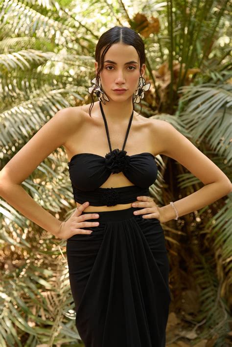 Black Corsage Tie-up Crop Top