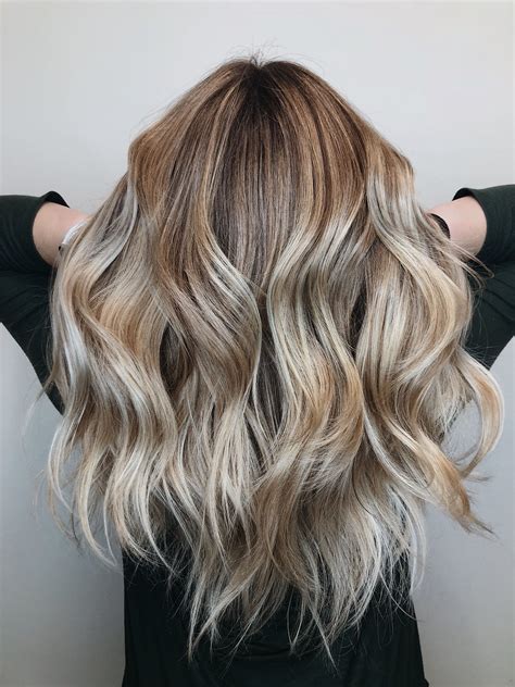 Summer blonde soft, lived-in natural balayage | Balayage hair blonde ...