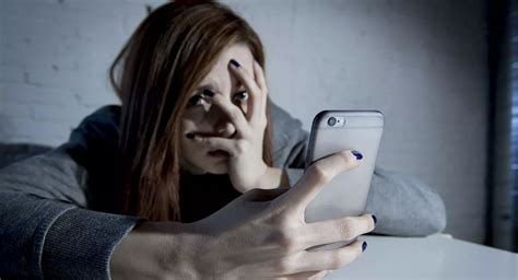 科学家：四分之一的青少年有危险对智能手机上瘾 - 俄罗斯卫星通讯社