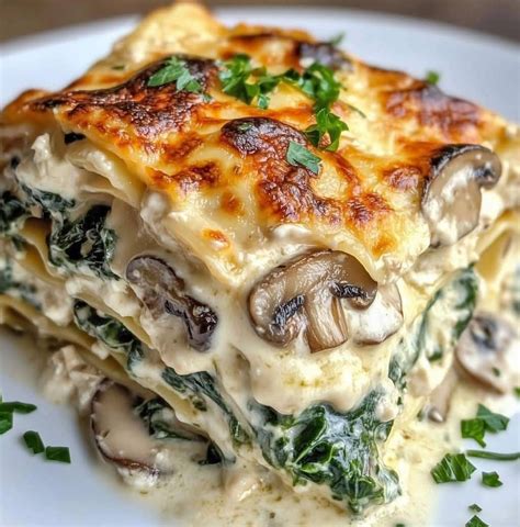 Creamy spinach and mushroom lasagna - Skinny Daily Recipes
