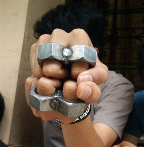 Does regular knuckle-cracking really lead to arthritis? | IndiaToday