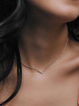 Buy Necklaces for Women Online With Elegant And Modern Styles