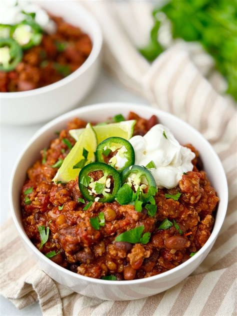 High-Protein Low-Calorie Turkey Chili with Lentils & Quinoa - VLH health