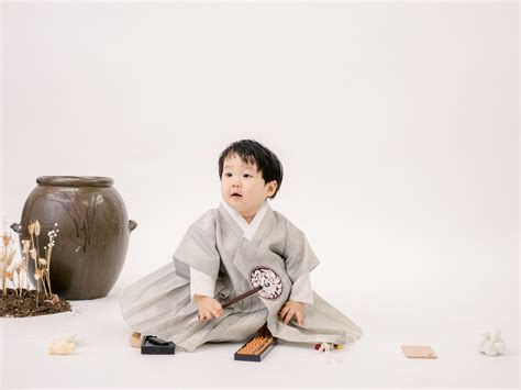 What is Doljabi? Korean 1st Birthday - Caroline Tran Photography