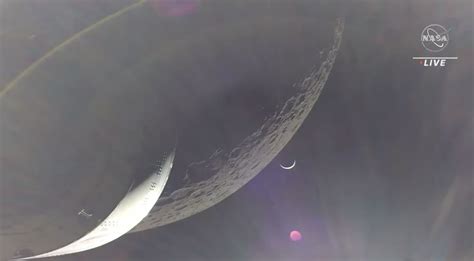 NASA's Orion Spacecraft Beams Back Breathtaking Views Of Earth As It Starts Return Journey ...