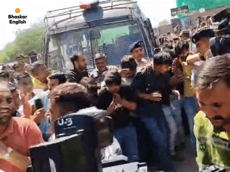 Hammer falls on illegal houses of rioters in Ahmedabad; Demolition in ...