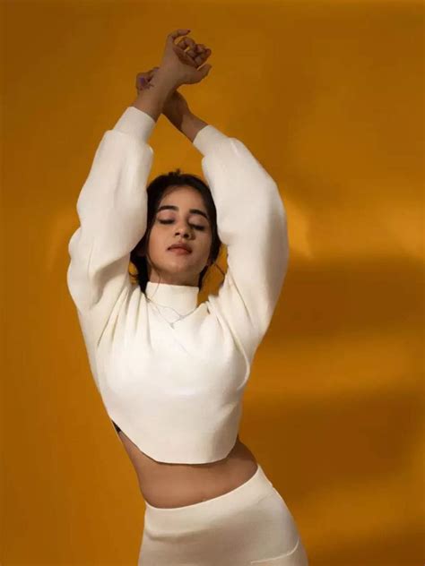 Vibrant pictures of Deepthi Sunaina | Times of India