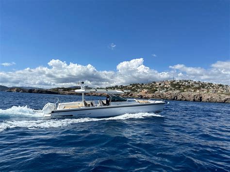 Axopar 37 Sun Top – Rent a versatile boat in Mallorca with comfort and ...