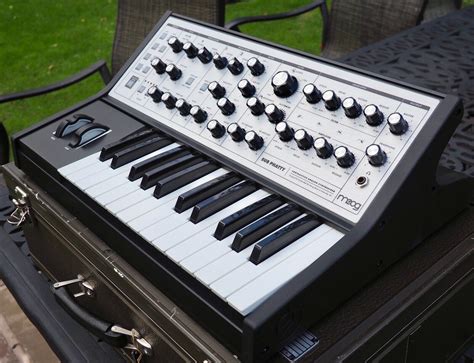 MATRIXSYNTH: Moog Sub Phatty analog mono synth with road case