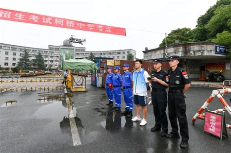 绍兴柯桥公安全警守护高考学子“征战”考场-新华网