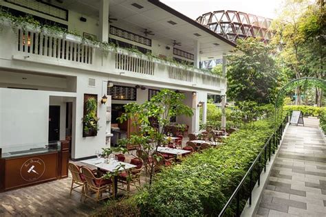 LES BOUCHONS ROCHESTER, Singapore - Menu, Prices & Restaurant Reviews ...