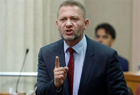 Nekada su zatvarali „narodne neprijatelje“, a danas im plješću ...