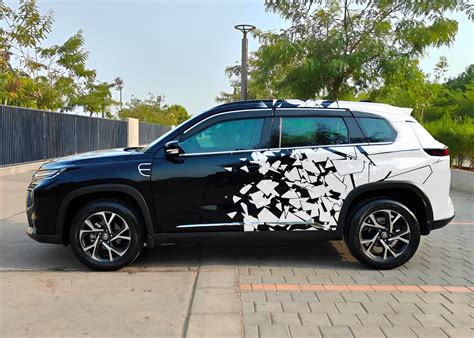 Dynamic Car Distortion Graphics for Hatchback | Motorik Detailing