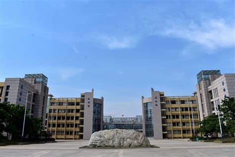 芜湖职业技术学院办事大厅 南校区是新修的校区拓展延伸芜