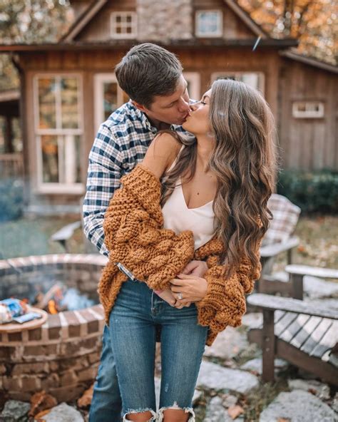 fall couple photoshoot outfit ideas