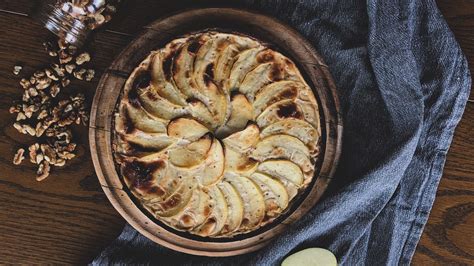 Download wallpaper 1920x1080 pie, charlotte, pastries, apples, nuts ...