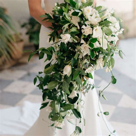 20 Stunning Cascading Bridal Bouquets