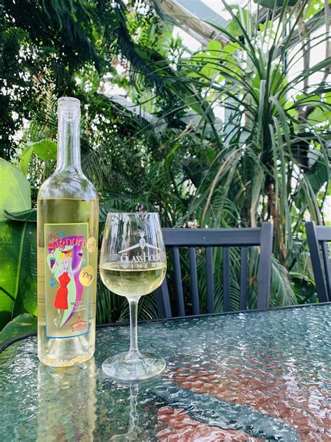 Monticello Wine Trail: Glass House Winery | Southern Belle in Training