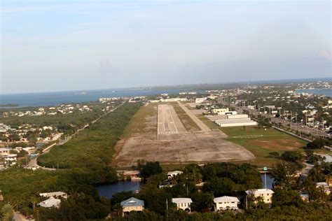 Approach runway 7 Marathon | SkyVector
