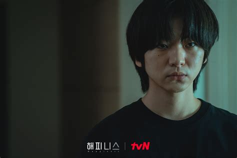 Park Hyung Sik And Han Hyo Joo Engage In A Tense War Of Nerves With The ...