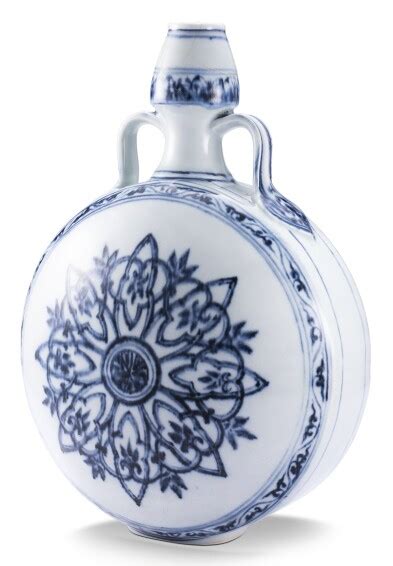 AN IMPORTANT AND RARE BLUE AND WHITE MOONFLASK, BIANPING , XUANDE SIX ...