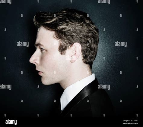 Profile Suit Man 的图像结果