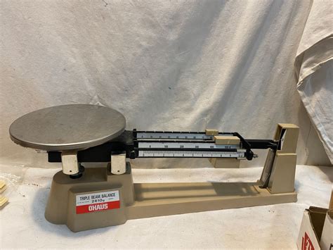 Triple beam balance scale