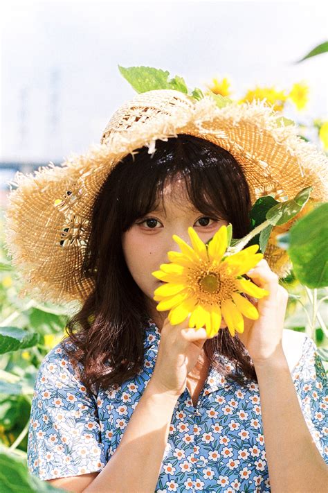 [YWW.ME] 2025.06.25 The Flower Language of Sunflowers - V2PH