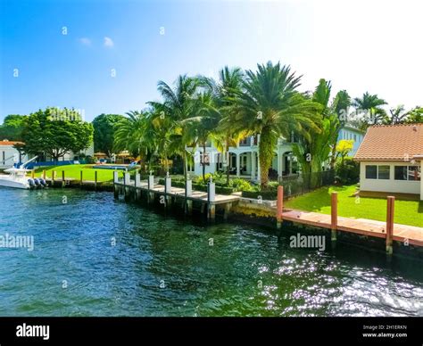 Luxury mansion in exclusive part of Fort Lauderdale known as small Venice Stock Photo - Alamy