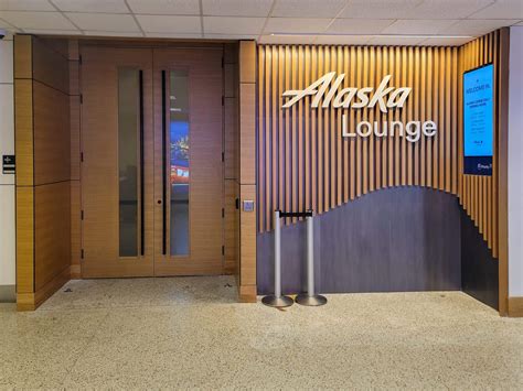 SEA's Alaska Lounge (D Gates) in Concourse D at Seattle-Tacoma ...