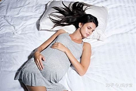 孕妇睡觉有这4个动作，会让胎儿很不舒服，容易导致胎儿缺氧|胎儿|孕妇|睡姿_新浪新闻