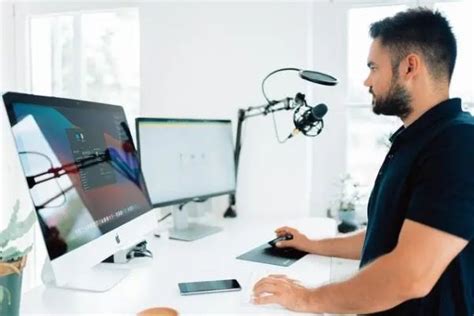 Online Content Production Business Simple Picture 的图像结果