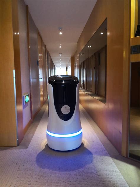 一米酒店机器人，工作效率一个顶三_一米机器人-专注酒店人工智能服务