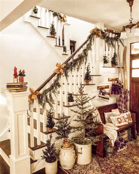 Christmas Staircase Decorating Ideas