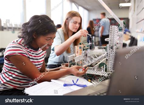 Engineering College Students 的图像结果