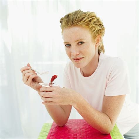 The Best Types of Yogurt to Prevent Diarrhea | 2bstronger.com
