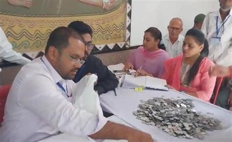 CG Election: नामांकन राशि के लिए 1 रुपए के 10 हजार सिक्के लाया ...