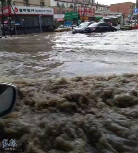 湖北宜昌突降暴雨，车辆直接被冲进车库，短短几分钟车库被淹了|花边趣闻|汽车视频_新浪新闻