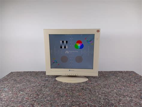 17" Neovo F-17C - Revolver AV